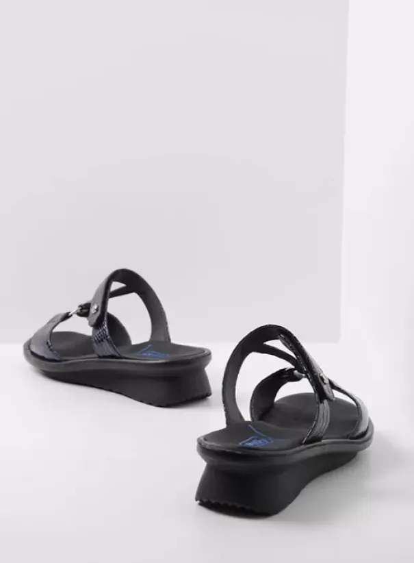 Slippers|Voorjaar/zomer|Wolky Isa blauw crocolook lakleer