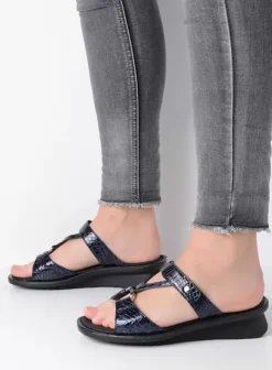 Slippers|Voorjaar/zomer|Wolky Isa blauw crocolook lakleer
