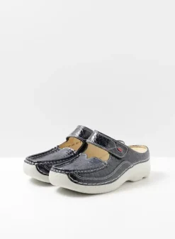 Hielspoor|Slippers|Wolky Roll Slipper blauw crocolook lakleer