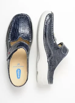 Hielspoor|Slippers|Wolky Roll Slipper blauw crocolook lakleer