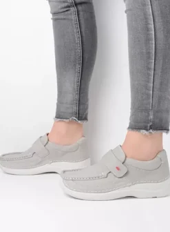 Instappers|Bandschoenen|Wolky Roll Strap lichtgrijs nubuck