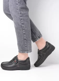 Instappers|Bandschoenen|Wolky Roll Strap zwart leer