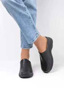 Slippers|Klompen|Wolky Seamy Slide zwart geprint leer