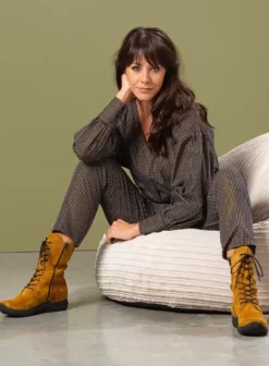 Hielspoor|Wandelschoenen|Wolky Zigzag donker oker suede